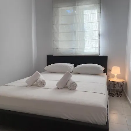 Galini & 4* Finikas (Syros)