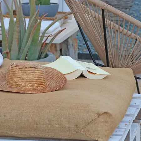 Galini & 4* Finikas (Syros)