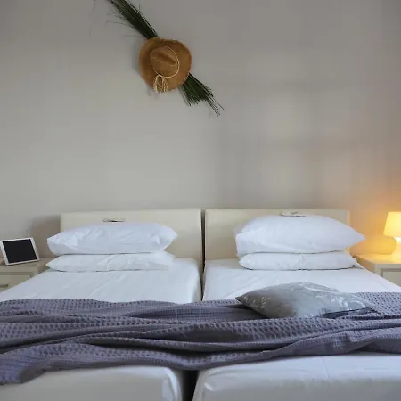 Aparthotel Galini & 3*