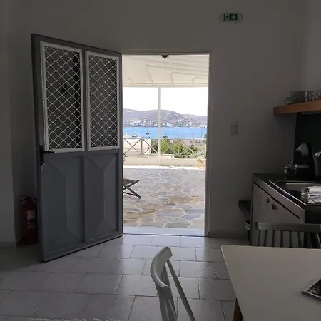Galini & 4* Finikas (Syros)