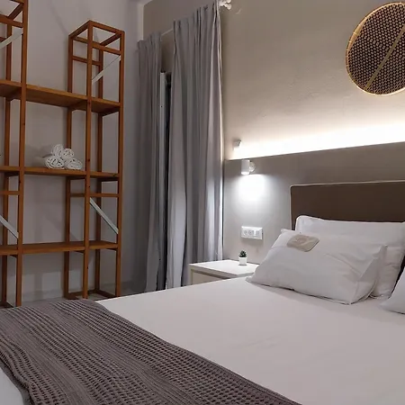 Galini & 4* Finikas (Syros)