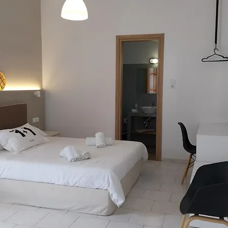 Galini & 4* Finikas (Syros)