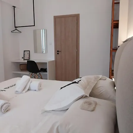Galini & Aparthotel Finikas (Syros)